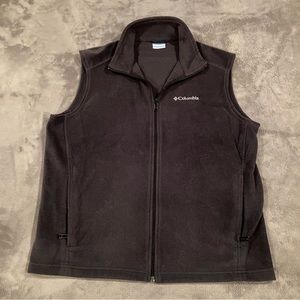 Columbia fleece vest, dark grey, men’s large. Very clean, ready for wear!